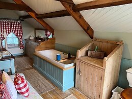 Beautiful 6-bed Home in Brecon