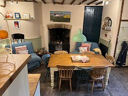 Beautiful 6-bed Home in Brecon