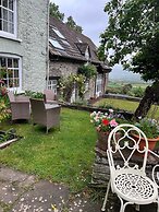 Beautiful 6-bed Home in Brecon