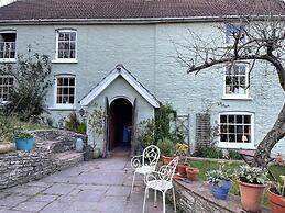 Beautiful 6-bed Home in Brecon