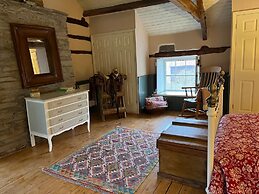 Beautiful 6-bed Home in Brecon