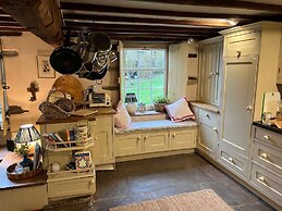 Beautiful 6-bed Home in Brecon