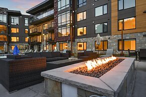 Modern 1BR Residence in Canyons Village Ski in/out! by RedAwning - Sav