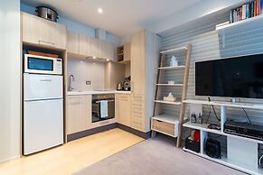 Toodle's Pristine inner-city nest with carpark