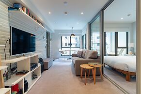 Toodle's Pristine inner-city nest with carpark