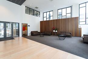 Toodle's Pristine inner-city nest with carpark