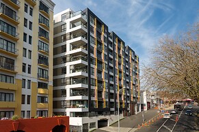 Toodle's Pristine inner-city nest with carpark