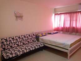 Room in Guest Room - Chan Kim Don Mueang Guest House, 550 Yards From I