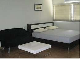 Room in Guest Room - Chan Kim Don Mueang Guest House, 550 Yards From I