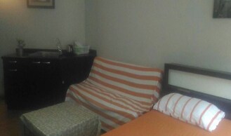Room in Apartment - Thailand Taxi & Apartment Hostel