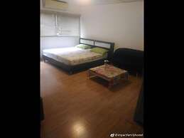 Room in Apartment - Thailand Taxi & Apartment Hostel