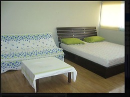 Room in Apartment - Thailand Taxi & Apartment Hostel