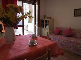 Charming Apartment With Fenced Garden