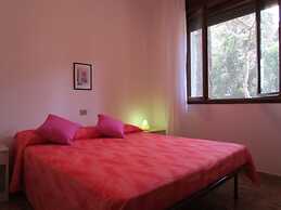 Charming Apartment With Fenced Garden