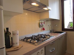 Charming Apartment With Fenced Garden