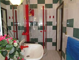 Lido Dei Pini Near Beach And Shopping Street