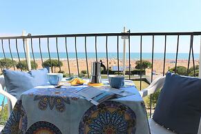 Luminous Flat With Frontal sea View - Beahost