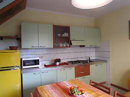 Wonderful Village - Big Duplex With Private Garden and Parking