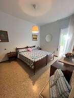 Elegant Villa in a Quiet Area With Garden