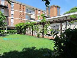 Elegant Villa in a Quiet Area With Garden