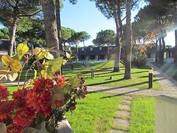 Colorful Apartment With Shared Pool and Garden