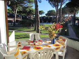 Colorful Apartment With Shared Pool and Garden