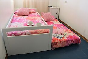 Colorful Apartment With Shared Pool and Garden