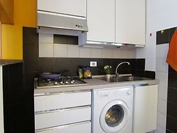 Colorful Apartment With Shared Pool and Garden