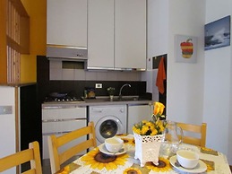 Colorful Apartment With Shared Pool and Garden