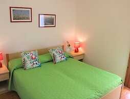 Colorful Flat With sea View - Beahost