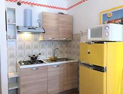 Colorful Flat With sea View - Beahost