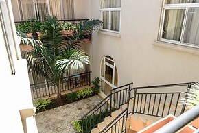 Room in Apartment - Enjoy the Amenities Offered by This Suite