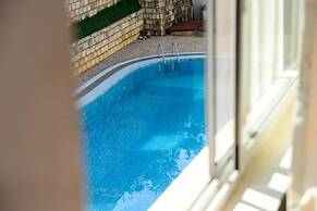 Room in Apartment - Have a Brilliant Experience Wail Staying in This S