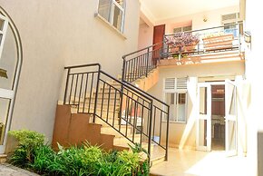 Room in Apartment - This Standard Suite Offers a Brilliant Experience