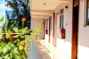 Room in Apartment - This Standard Suite Offers a Brilliant Experience