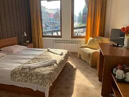 Room in Guest Room - Granat Double Room 1- Next to Gondola Lift