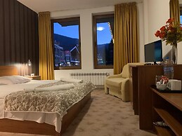 Room in Guest Room - Granat Double Room 1- Next to Gondola Lift