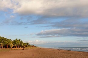 2 Comfortable New Villas Near Pacific, Private Pool With Waterfall!