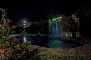 2 Comfortable New Villas Near Pacific, Private Pool With Waterfall!