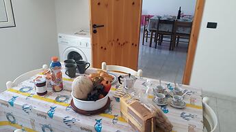 Charming Holiday Home Near The Beach With A Terrace Parking Available,