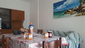Charming Holiday Home Near The Beach With A Terrace Parking Available,
