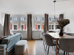 Sanders Leaves - Precious 2-bdr Apt With City View