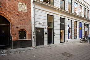 Sanders Leaves - Precious 2-bdr Apt With City View