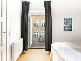Sanders Leaves - Charming 3-bdr Apt With City View