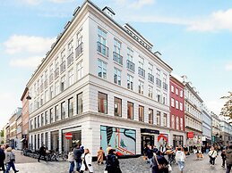 Sanders Leaves - Charming 3-bdr Apt With City View