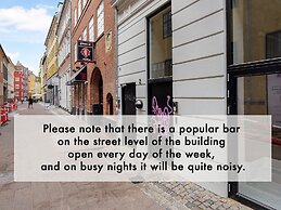 Sanders Leaves - Pleasant 4-bdr Apt With City View