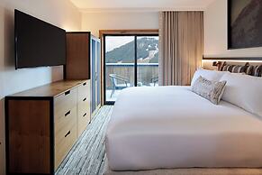 The Cloudveil, Autograph Collection