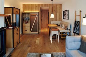 The Cloudveil, Autograph Collection