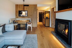 The Cloudveil, Autograph Collection