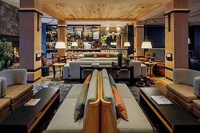 The Cloudveil, Autograph Collection